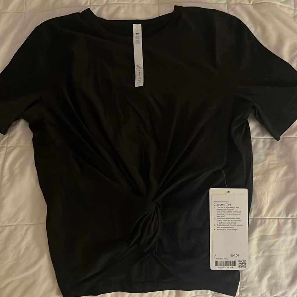 Lululemon crescent tee